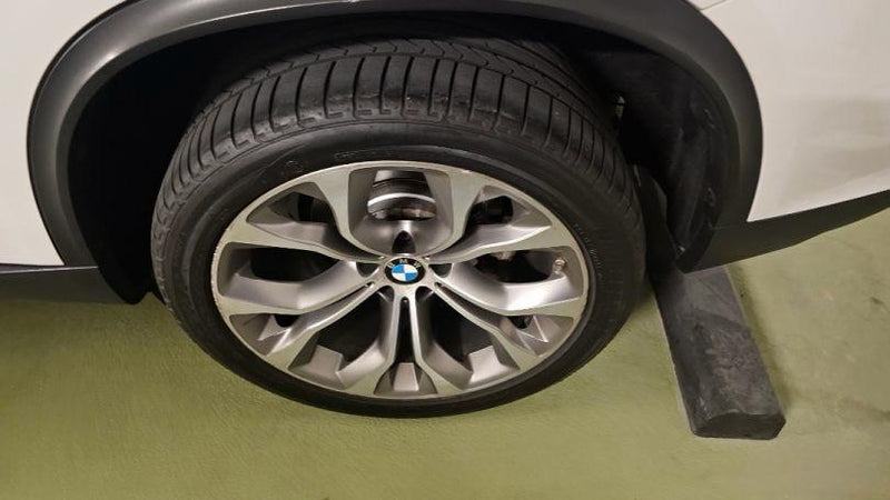 Rear tyre sidewall cracking